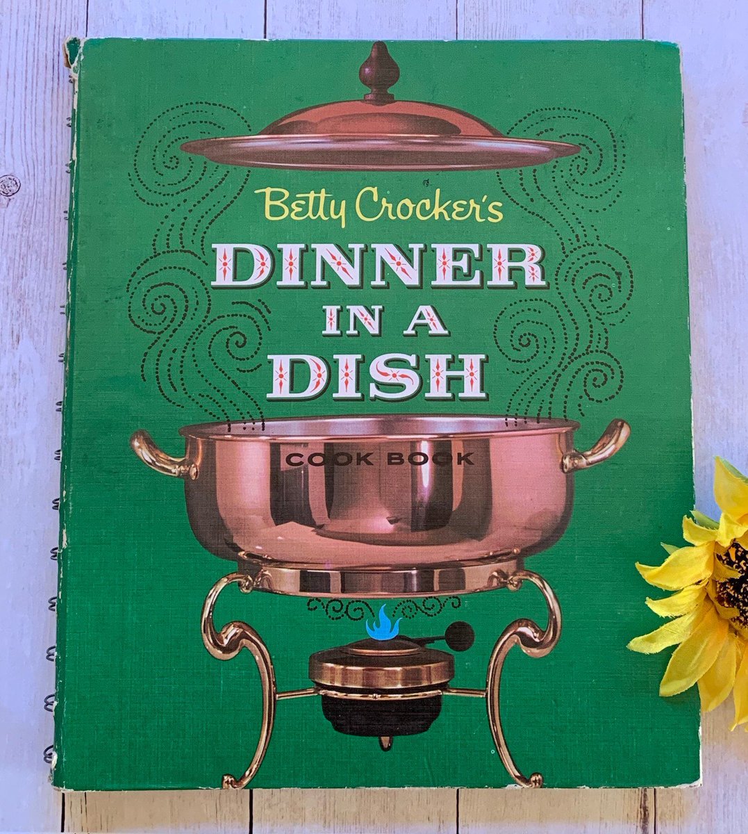LadybugsTwo's tweet image. Vintage 1960’s Betty Crocker's Dinner in a Dish Cookbook, Mid Century Mod, Recipe Book, Retro Kitchen, Vintage Kitchen, Retro Cookbook #etsy #gold #vintagerecipes #vintagecookbook #1960scookbook #modcookbook #oldcookbook #easymealprep #midcenturymod etsy.me/3gWq7oI