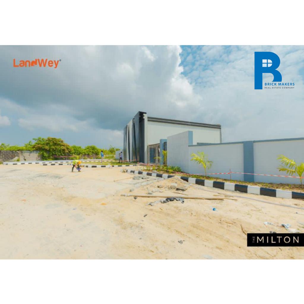 BrickmakersReal's tweet photo. THE MILTON ESTATE 

Location:  Awoyaya

Title:  Governor’s Consent 

Topography: Dry

 Plot sizes: 500 &amp; 300 SQM

 Prices: N21m naira 

Payment Plan: Up to 12 months

Initial deposit: N3M

For Further Enquiries: 
☎️ || Whatsapp...... +2348169777304

Visit: https://t.co/BOx1dDOcaI https://t.co/ZvelEOwarc