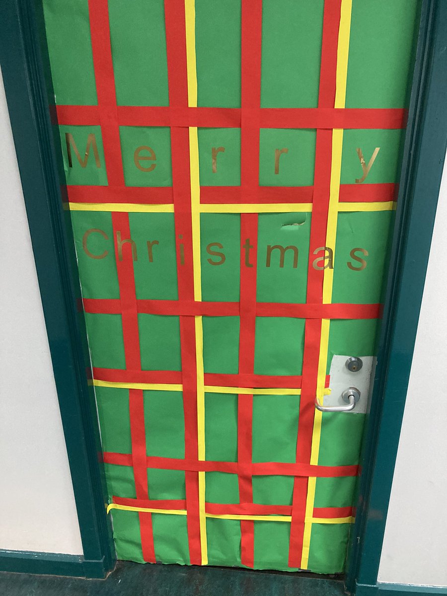FirrhillComp's tweet photo. More Christmas doors 🚪 https://t.co/DPfpkoPOq6