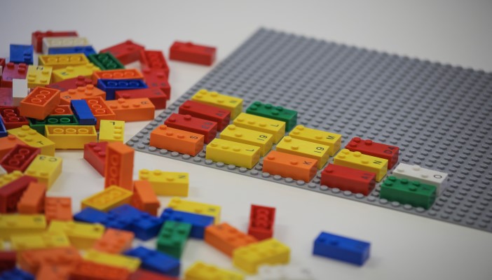 RNIB are the sole distributor of #Lego #Braille Bricks in the UK. Find out how your school can get their hands on the new kits: audioboom.com/posts/7693159-… #WorldBrailleDay #NISchools