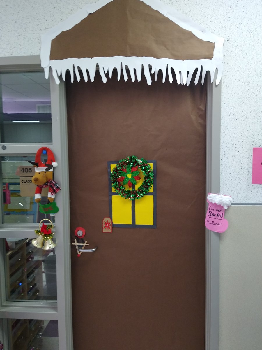 Vardeman_AISD's tweet photo. Our Holiday Door Decorating Contest has had great participation! #pandapride #creativity #VardemanExpress https://t.co/2LA9LwapMG