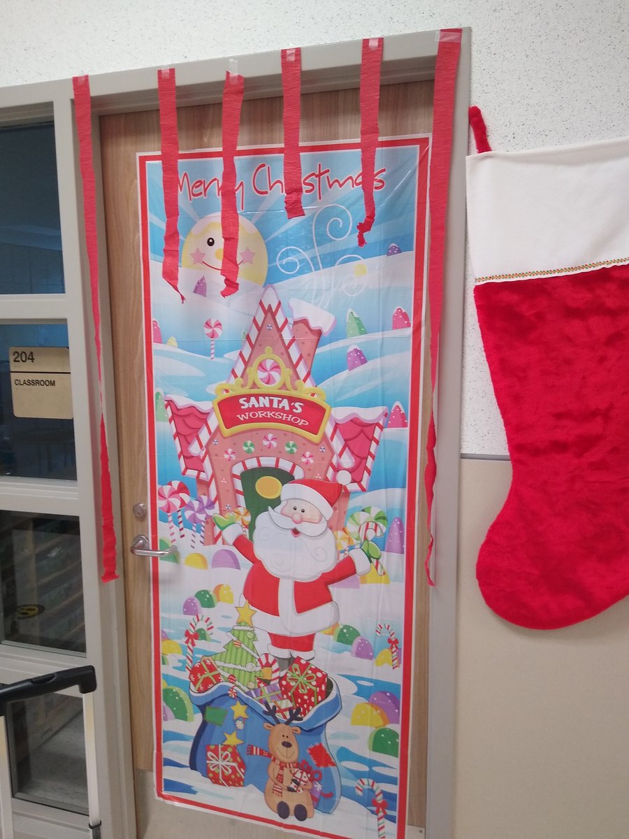 Vardeman_AISD's tweet photo. Our Holiday Door Decorating Contest has had great participation! #pandapride #creativity #VardemanExpress https://t.co/fvx0A3WPpb
