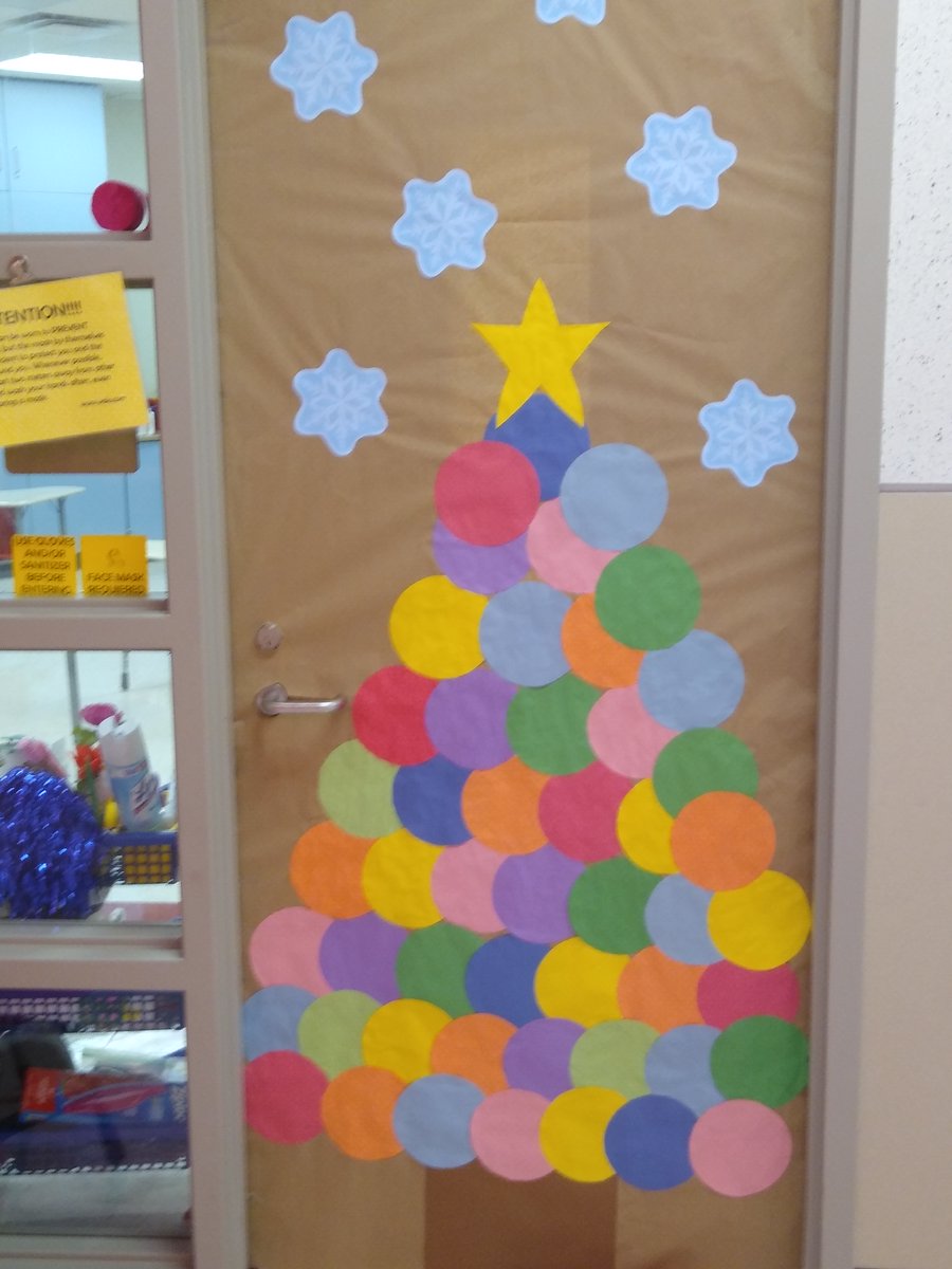 Vardeman_AISD's tweet photo. Our Holiday Door Decorating Contest has had great participation! #pandapride #creativity #VardemanExpress https://t.co/fvx0A3WPpb