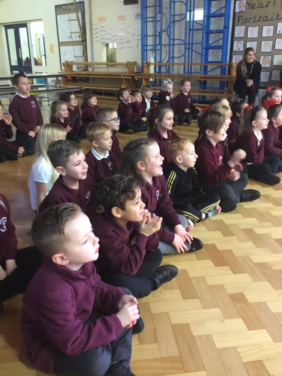 Martongate_Sch's tweet photo. Years 1, 2, 3 and 4 enjoyed watching a fantastic socially distanced performance from the  Magic Theatre company this morning. It was such a treat and the hall was full of laughter. #christmas #liveperformance  #makingmemories https://t.co/biUioX2J2I