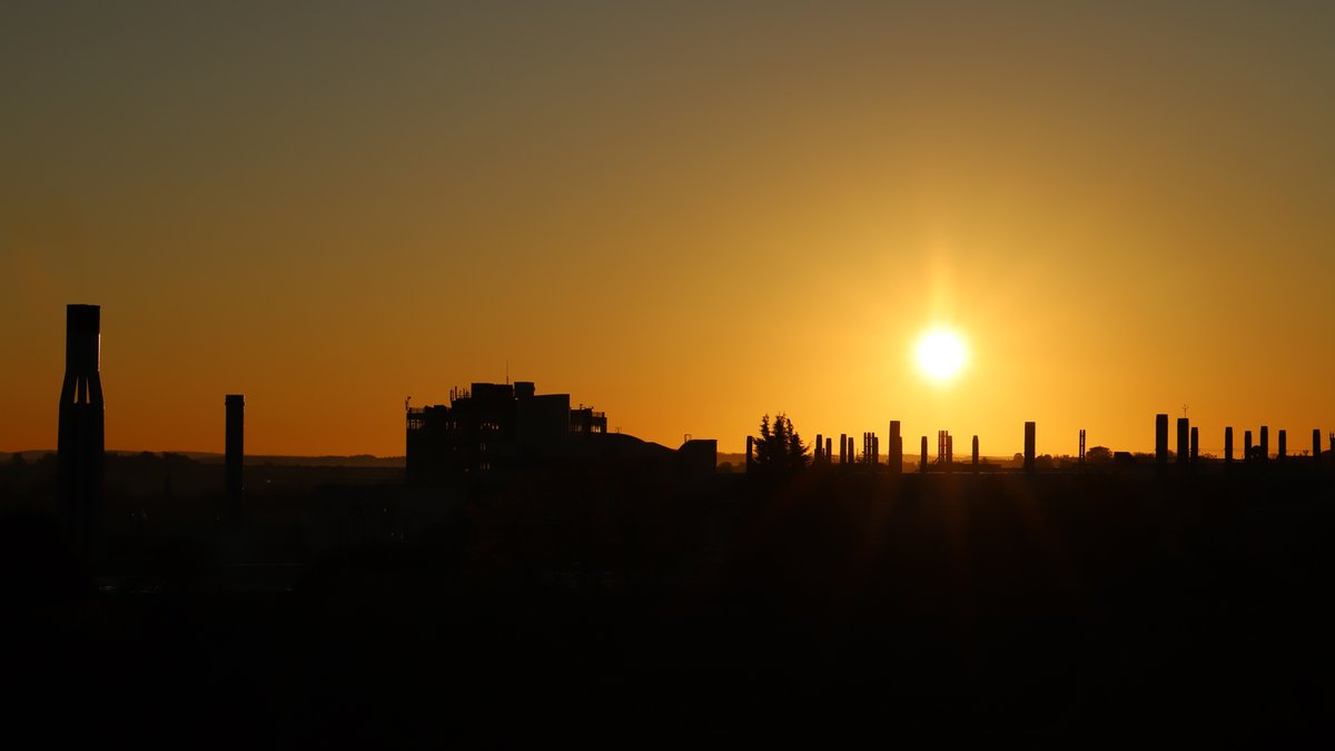 uoeKB's tweet photo. 🎇Happy New Year!
Welcome to 2021
As the sun rises on the start of another year we look forward to celebrating all that the @ColSciEng has achieved both past and present #KB101 https://t.co/f3yd5PiFmo
