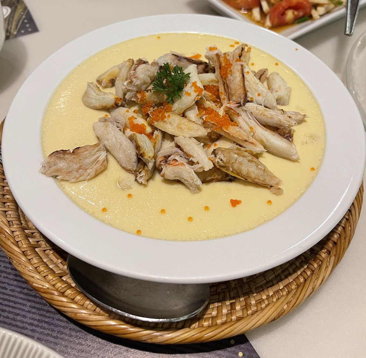 ไข่ตุ๋นเนื้อปูของลูกไก่ทอง อร่อยไม่ไหวแล้วว ฟินมากกกก เนื้อปูแน่นมาก และมีความลับซ่อนอยู่ในเนื้อไข่ตุ๋นอีก อยากรู้ต้องลองสั่งฮ้ะ <a href="/aroii/">@aroii บอกต่อ</a> #อร่อยบอกต่อ