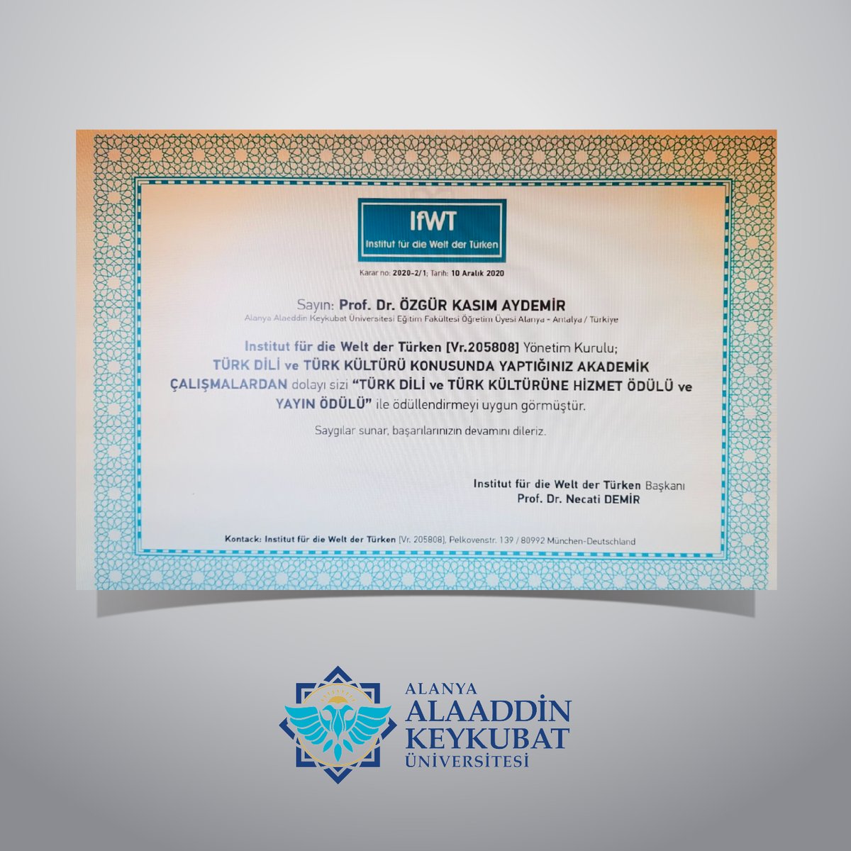 AlanyaAlku's tweet photo. Alanya Alaaddin Keykubat Üniversitesi (ALKÜ) Eğitim Fakültesi Dekanı Prof. Dr. Özgür Kasım Aydemir "Türk Dili ve Türk Kültürüne Hizmet Ödülü ve Yayın Ödülü"ne layık görüldü.

Detaylar: https://t.co/6uOtwIulP8 https://t.co/R7g4RIIBxm