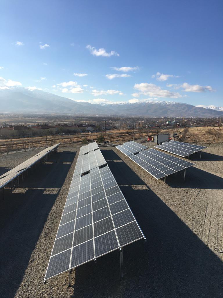 Erzincan Belediyesi Güneş Enerji Santrali yatırımımızı yerinde inceledik.Yaklaşık 350-400 hanenin enerji ihtiyacını karşılayacak olan bu projemizin son aşamasına gelindi.Üretimin kıymetini bilmeye ve üretim yapabilmek için yatırım yapmaya devam edeceğiz.
#erzincan #üretim #emek