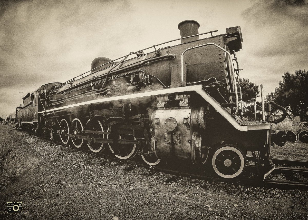 pink_hound's tweet photo. #steam #old #hartenbos #mosselbay https://t.co/zv714MIxcL https://t.co/ojTrWm82Zg