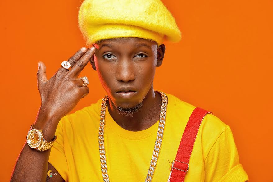 Stephen_Amari's tweet photo. The Ugandan Government is never serious sometimes, Imagine banning a song that almost everyone can sing even in their dreams &amp; download anywhere at anytime 😂

#TumbizaSound #eezzy https://t.co/HRBwUoIbzy