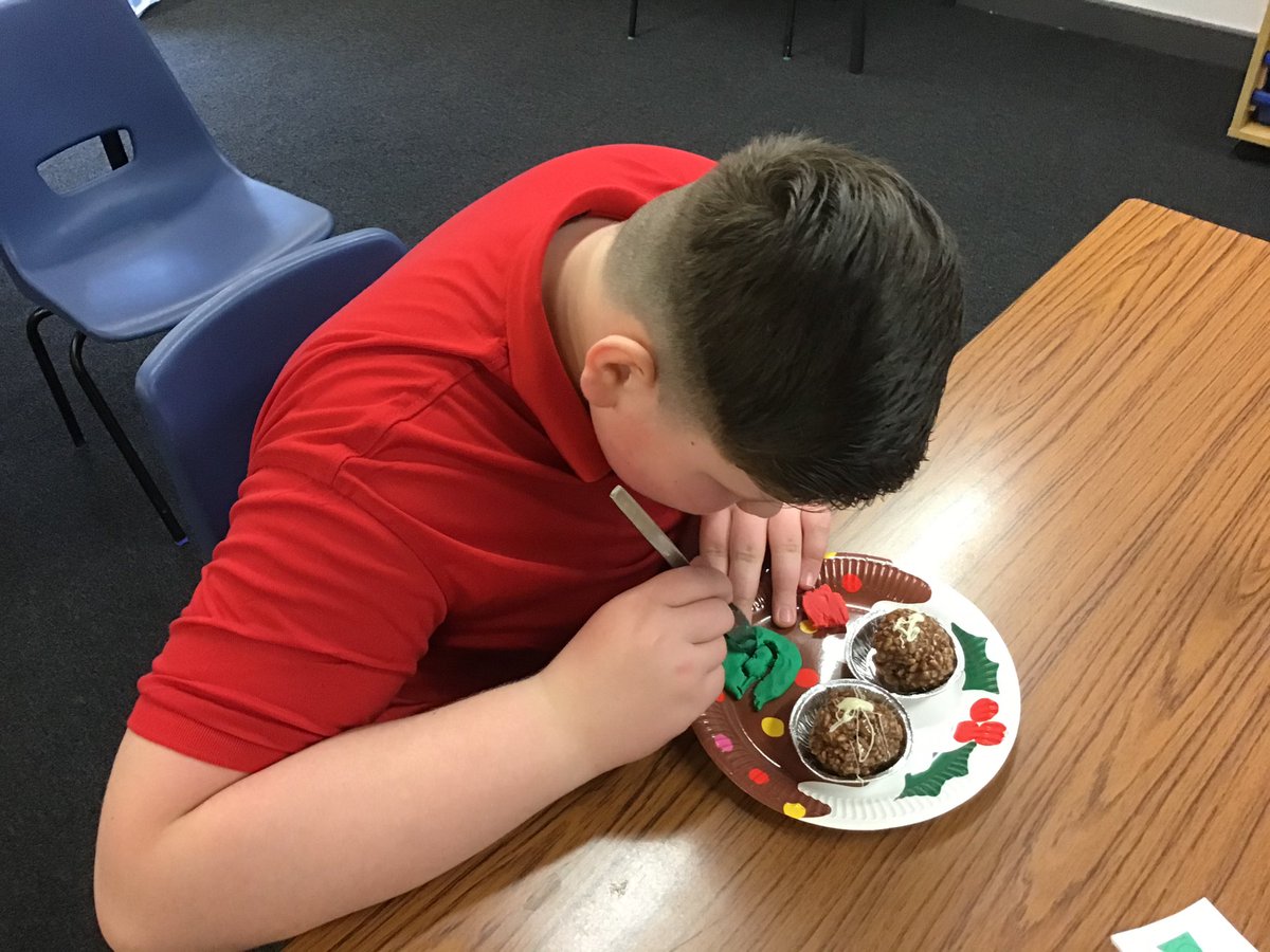 MissCJAllen1's tweet photo. Primary 7 had lots of fun at our Christmas party today. We made Christmas cards, Chocolate crispy Christmas puddings, played games and even got a visit from Santa! 🎄🎅🏻@BarmullochP https://t.co/6GwF0HqwWS