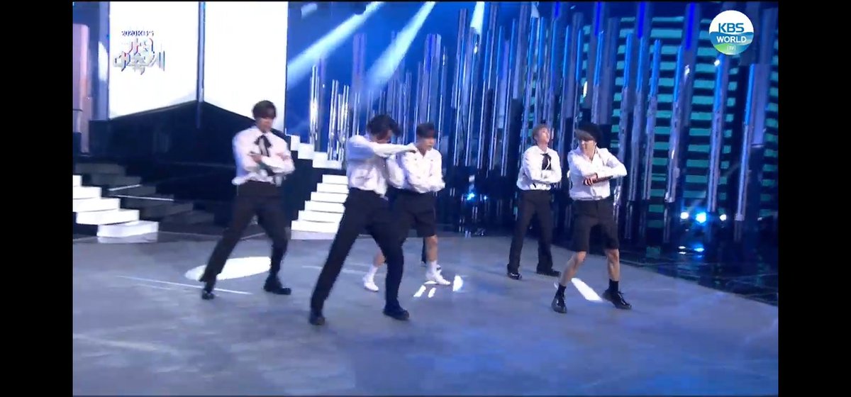 gwynechan's tweet photo. #BTS performing I NEED U @BTS_twt https://t.co/wOTzral4zy