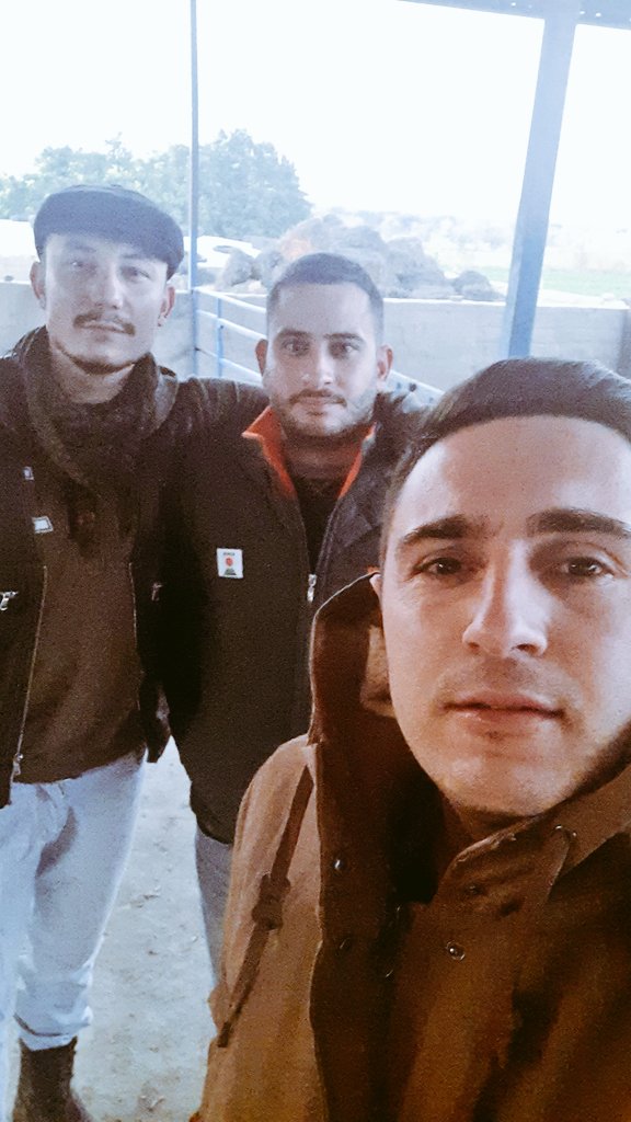 skrcnsrhn's tweet photo. Urgancılar O T U R U N 
@UnluBahri @_emre_can https://t.co/ndLi976b2z