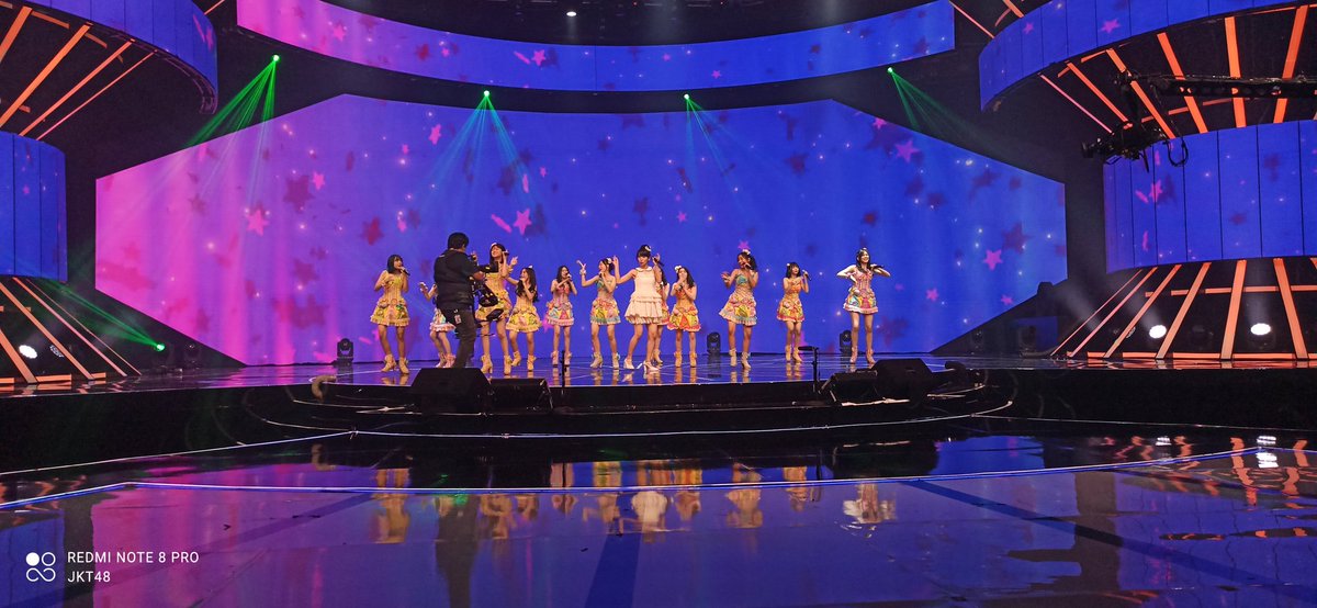 officialJKT48's tweet photo. M35 Malu-malu Lollypop
#JKT48SOLLUNA
#9thAnnivJKT48 https://t.co/PkAp7kqGtR