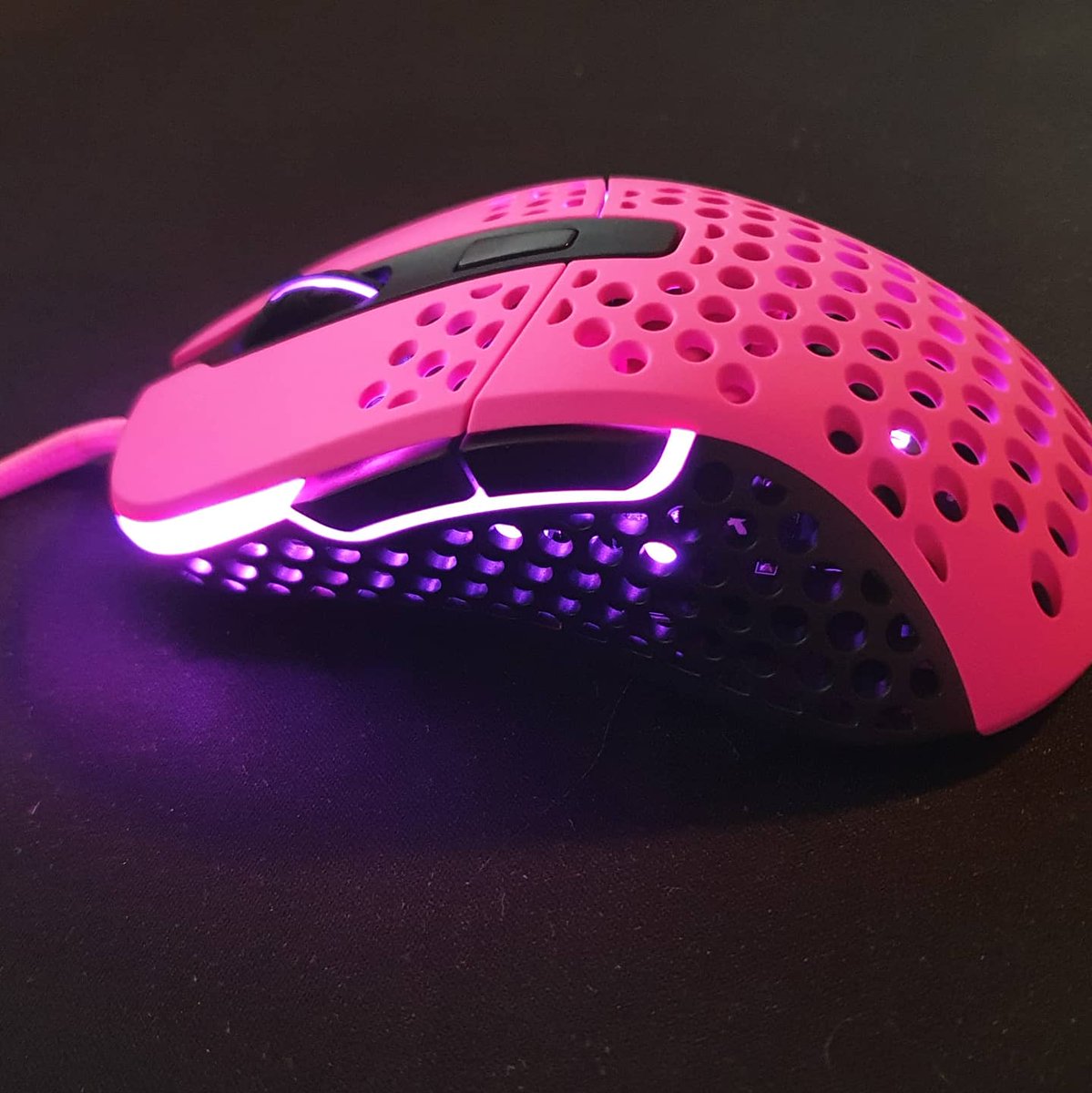 kamols98's tweet photo. Finally found a pink gaming mouse🤩
#xtrfy #xtrfym4 #xtrfym4rgb https://t.co/WVTqIi0xKj