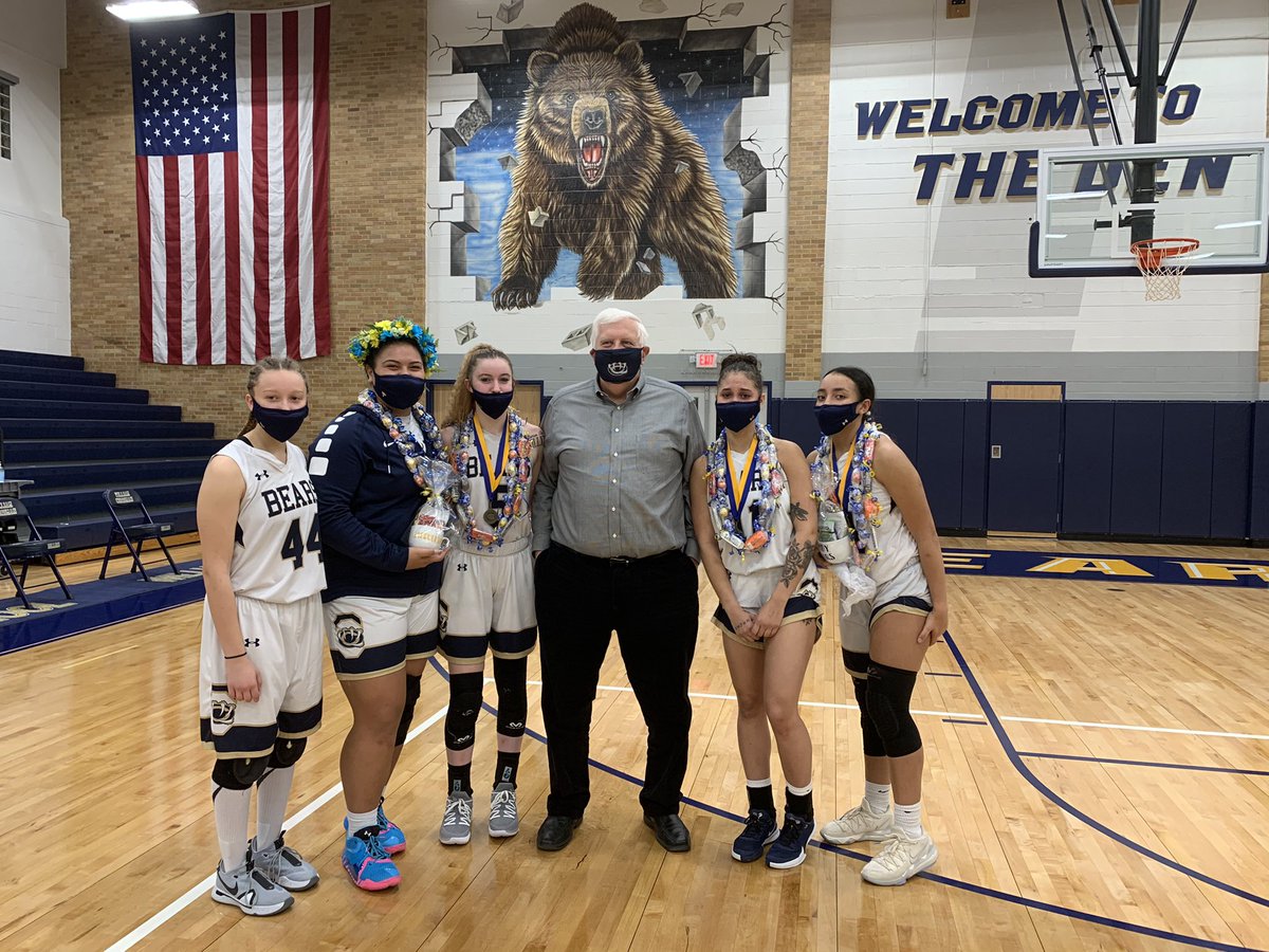 Senior night for so many special ladies that started their career and inspired by Bears Tomorrow. Congrats ladies! <a href="/MooreGiavanna/">Giavanna Moore</a> <a href="/Jacque_Stacey34/">Jacqueline David</a> <a href="/jolee_spinks/">jolee</a> @Ballerallday35 <a href="/raysome44/">Panda Amanda</a> <a href="/buckley_bob/">Bob Buckley</a>