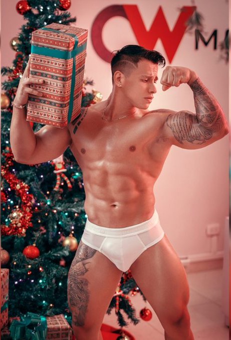 All I want for #Christmas is you @titanjones1093 ? #camguy #mondaythoughts #MondayVibes #MondayMood #muscles