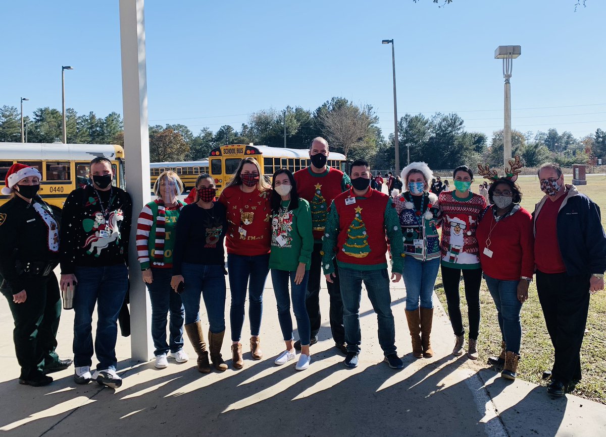 KWeston07's tweet photo. Smiling and spreading holiday cheer! 💙🦁 @LMSLibertyPride https://t.co/RlSaIISCiW