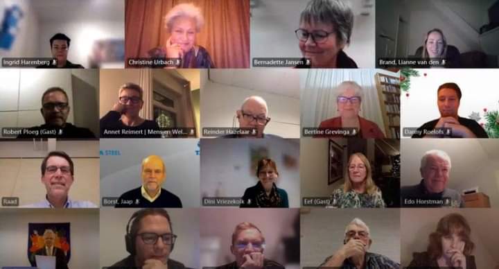 GBvoorst's tweet photo. 𝗚𝗕 𝗙𝗘𝗟𝗜𝗖𝗜𝗧𝗘𝗘𝗥𝗗 𝗖𝗨𝗥𝗦𝗜𝗦𝗧𝗘𝗡 🎂
Aan het begin van de digitale raadsvergadering ontvingen 13 cursisten van de cursus Politiek Actief hun certificaat en had de burgemeester een persoonlijk woordje. 𝗩𝗔𝗡 𝗛𝗔𝗥𝗧𝗘 𝗗𝗘𝗘𝗟𝗡𝗘𝗠𝗘𝗥𝗦 🎉 https://t.co/fEL7NUizSC