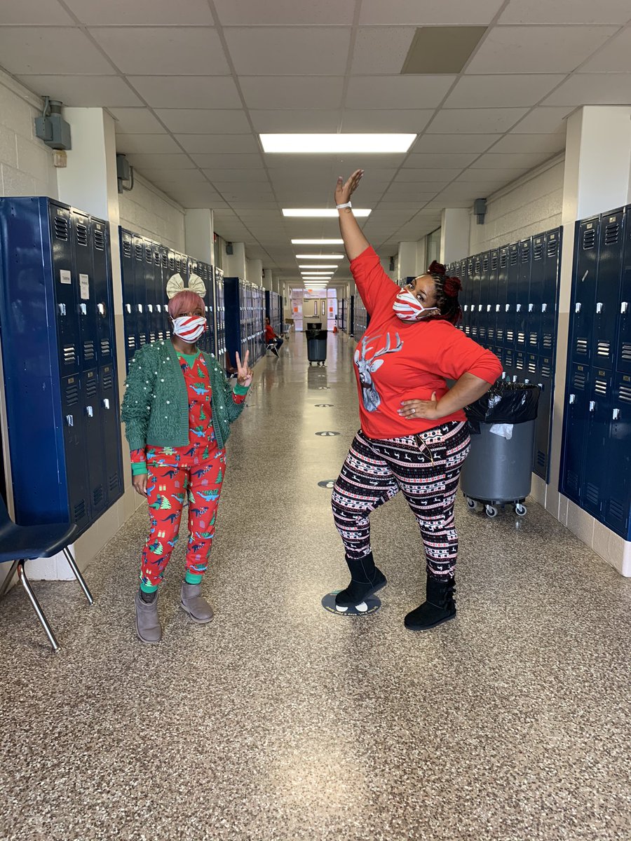 carterwildcats's tweet photo. Can you guess the theme for Friday? Staff and students really had a ball with spirit week. @wsfcs @carterwildcats #CARTERStrong https://t.co/vp4XMc8smS
