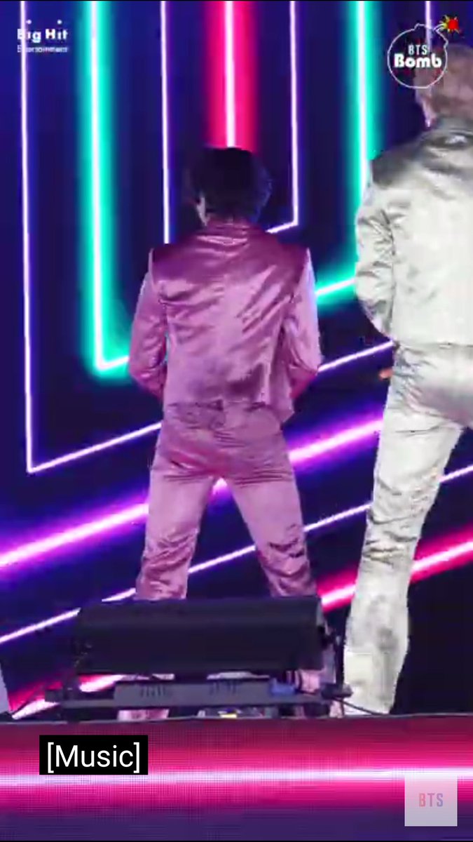 LOOK AT HIS ASS
