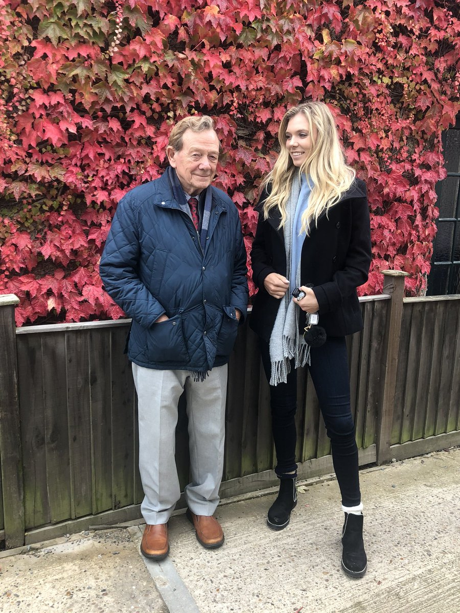 As most of you know  @age_uk is a charity close to my heart and after what has been a difficult year for everyone I wanted to use Christmas, a time for friends and family, to try and give back to those who may be alone this year.... (1/2)