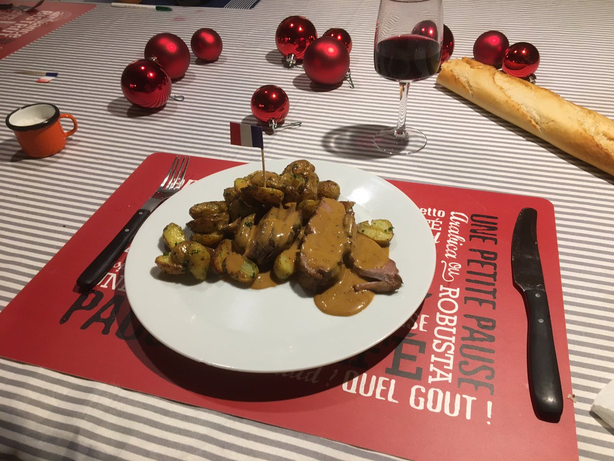 MAEgofrance's tweet photo. And...but Alastair left it in too long. We are doing a fantastic take away from l’histoire ancienne in Calais #cdt62 https://t.co/OnSmJuBboJ