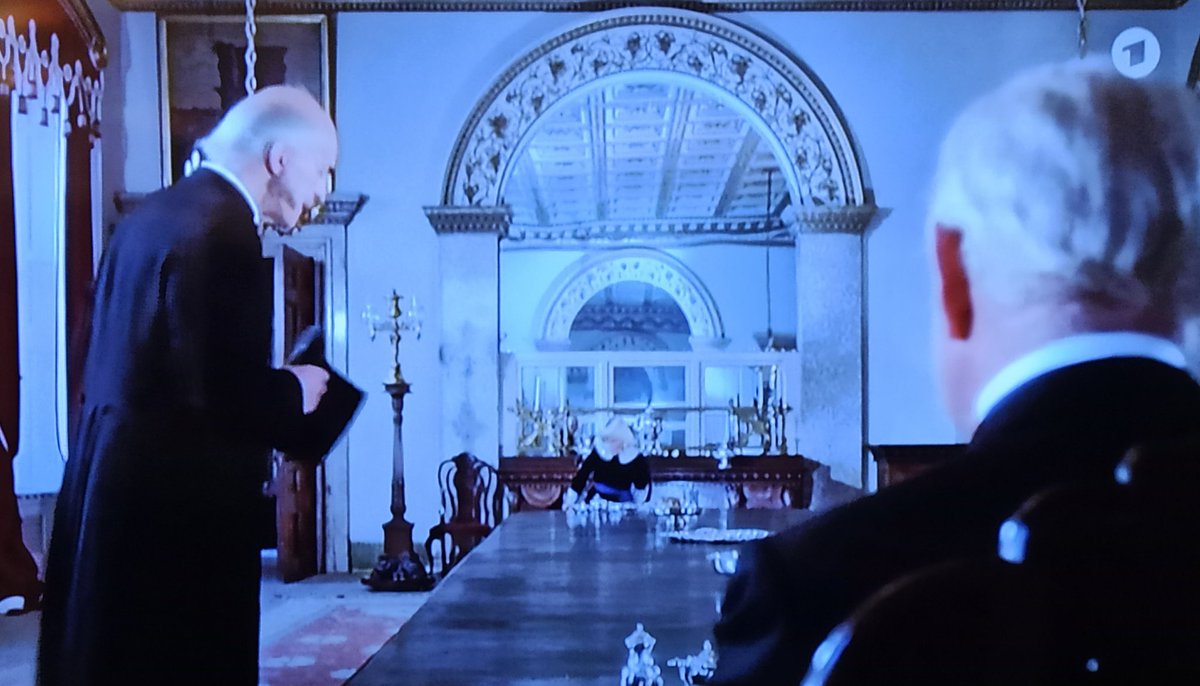 Der kleine Lord macht es vor: Abstand zu Oppa halten! #DerKleineLord <a href="/DasErste/">Das Erste</a>