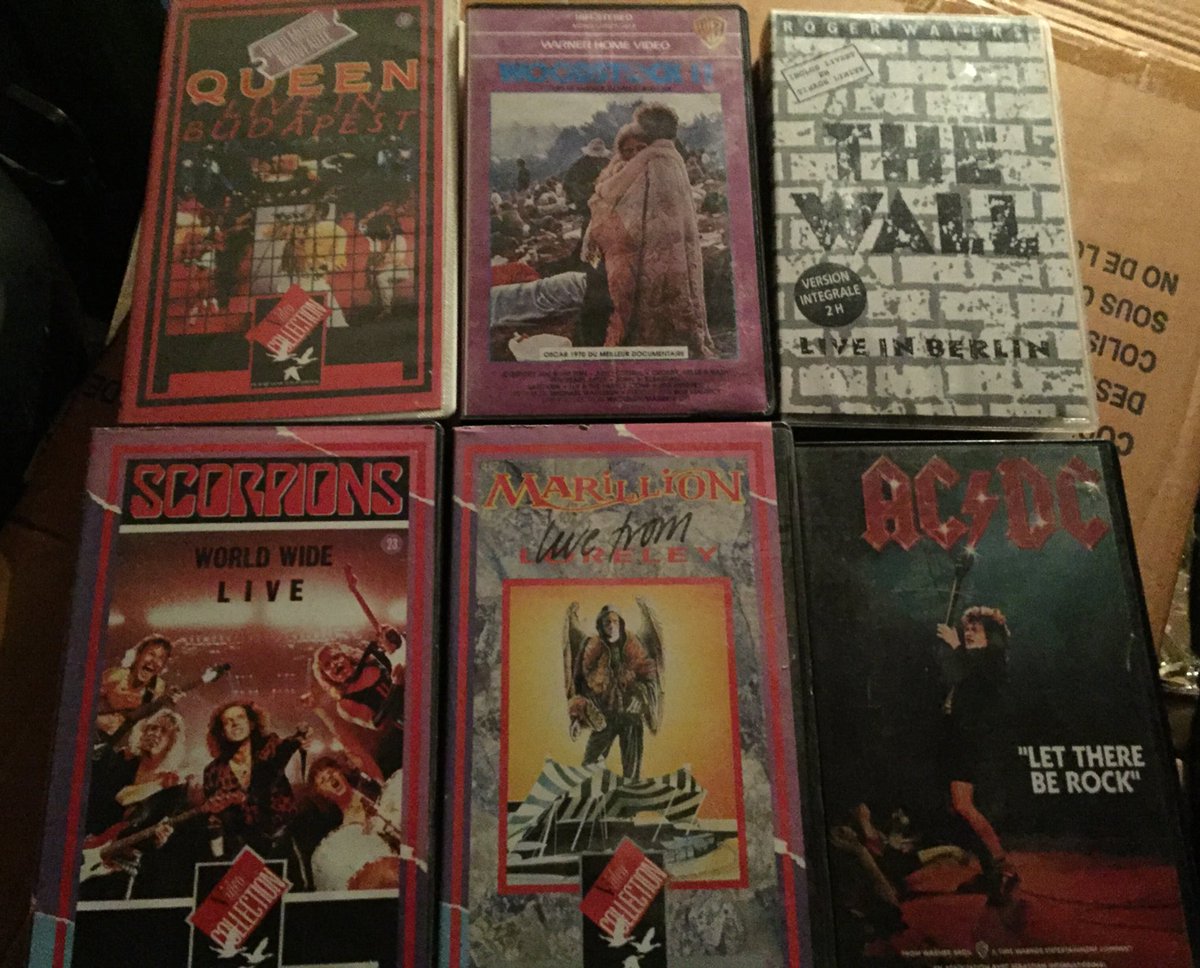 Jadeangelina83's tweet photo. Pour mes amis exclusivement !!! Vous allez vous foutre de ma gueule mais on sait jamais si quelqu’un aime ce genre de musique et possède encore un magnétoscope (concerts en LIVE #Queen #Thewall #ACDC #Woodstock #Marillon #Scorpion) en VHS 📼 C’est cadeau hors frais d’envoi https://t.co/Dd45vcXCWW