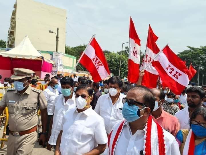 ilayavendhar's tweet photo. நாட்டில் போராடும் விவசாயிகளுக்கு நம்  ஆதரவாக நடந்த உண்ணாநிலை அறப்போராட்டத்தில் IJK சார்பாக நம் கழக முன்னொடிகள் மற்றும் தொண்டர்கள் கலந்துகொண்டபோது🇦🇹..

 #IJK #Ilayavendhar #DrPaarivendharMp #Save_Farmers https://t.co/IYiy1eICqB