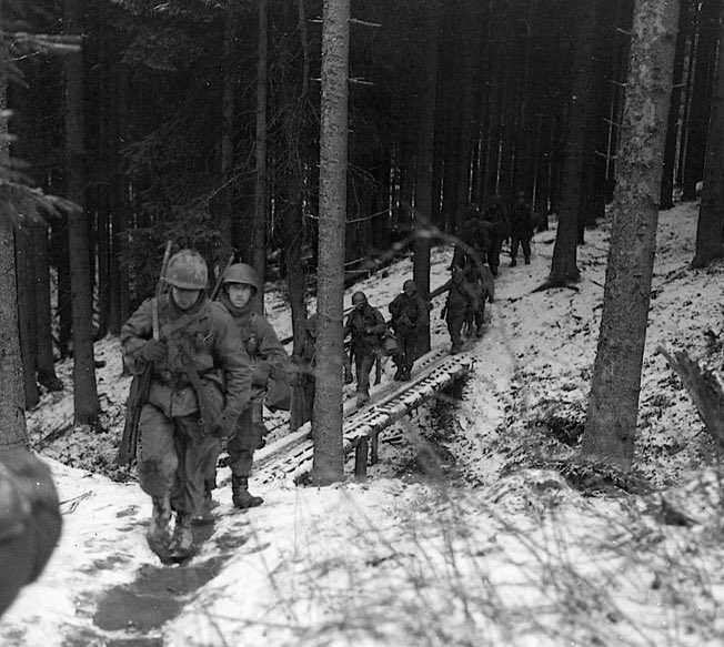 A coy were finally forced to withdraw, with only 25 men left, from the increasingly heavy attacks from 916 moving beyond Longsdorf.17yo Friedrich Schmäschke from thread 3 (16th Dec) was wounded in the leg during these actions.5)