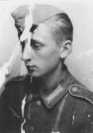 A coy were finally forced to withdraw, with only 25 men left, from the increasingly heavy attacks from 916 moving beyond Longsdorf.17yo Friedrich Schmäschke from thread 3 (16th Dec) was wounded in the leg during these actions.5)