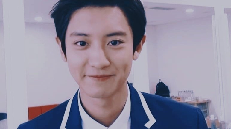 idatebbh's tweet image. School | Chanbaek Au

Durante uma madrugada qualquer, Baekhyun imagina como gostaria que seu primeiro amor fosse e não perde tempo em anotar sobre o romance dos sonhos. Encontrar um garoto que se encaixava perfeitamente com sua descrição, entretanto, não estava em seus planos.