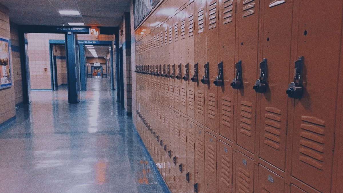 idatebbh's tweet image. School | Chanbaek Au

Durante uma madrugada qualquer, Baekhyun imagina como gostaria que seu primeiro amor fosse e não perde tempo em anotar sobre o romance dos sonhos. Encontrar um garoto que se encaixava perfeitamente com sua descrição, entretanto, não estava em seus planos.