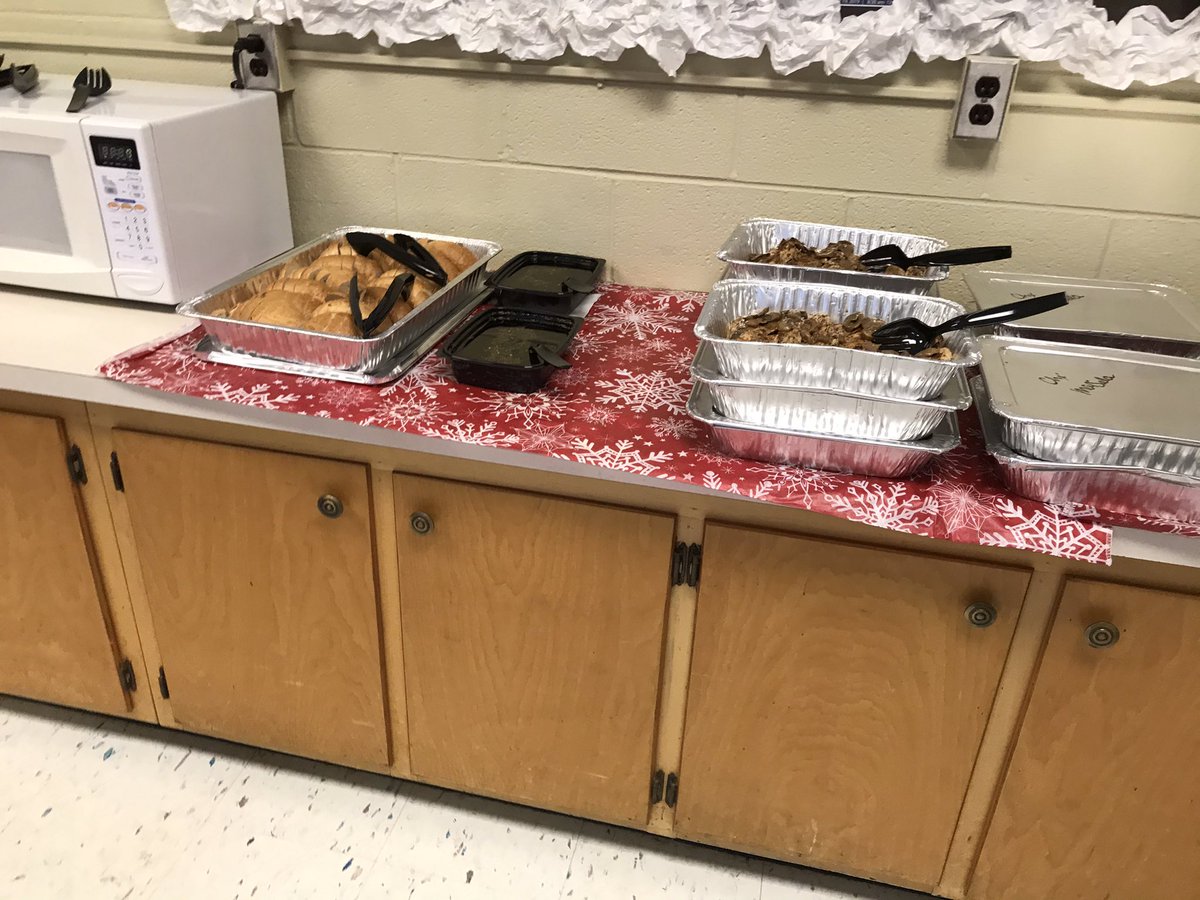 BaucomPTA's tweet photo. THANK YOU to our amazing parents for providing drinks and desserts today!!  Thanks to two community sponsors for generous monetary donations.  Thanks to Carrabbas for giving us a great deal!! We appreciate you Aviator staff and wish you a restful break!!  @baucomes #riseabove https://t.co/X89qrGMx8j