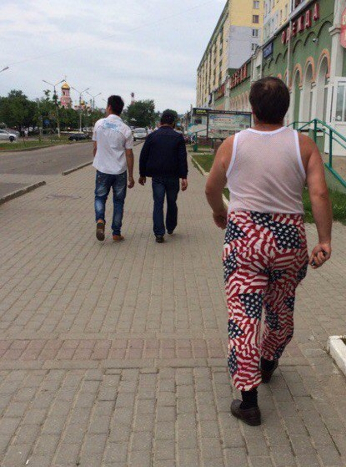 FSB agent following Alexey Navalny disguises perfectly as an American