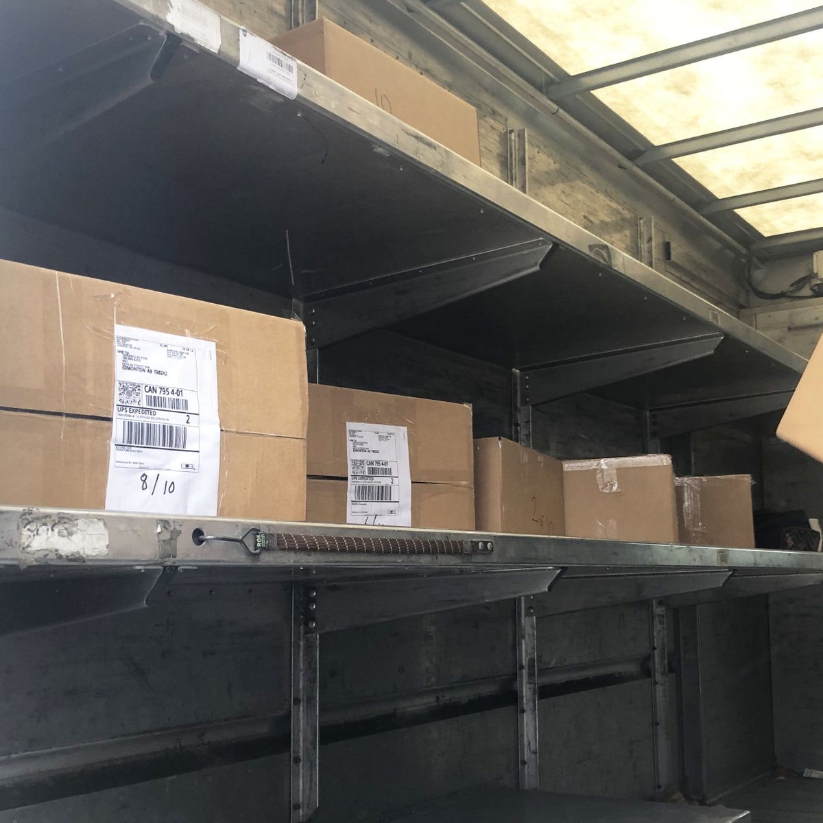benchmarkbc's tweet photo. Getting the goods on the road! Willow Weed has shipped their “High Priest” strain from their farm to us at Benchmark. Willow Weed is a small family business and having their product one step closer to market is a great mile stone for the cannabis community and the legal market. https://t.co/sjgJmFikYf