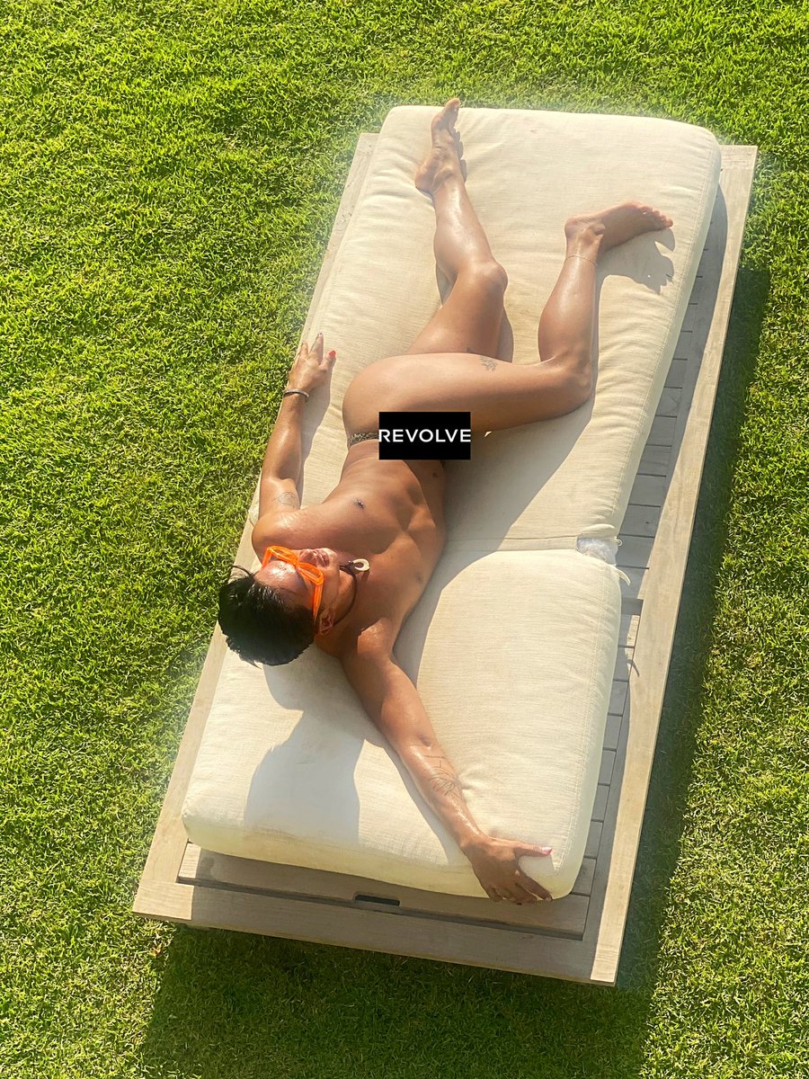 bretmanrock's tweet photo. Just incase IG deletes these.... 😎😎Sunglasses restock btw lincoln bio 😁 https://t.co/Yd7mYThjEN