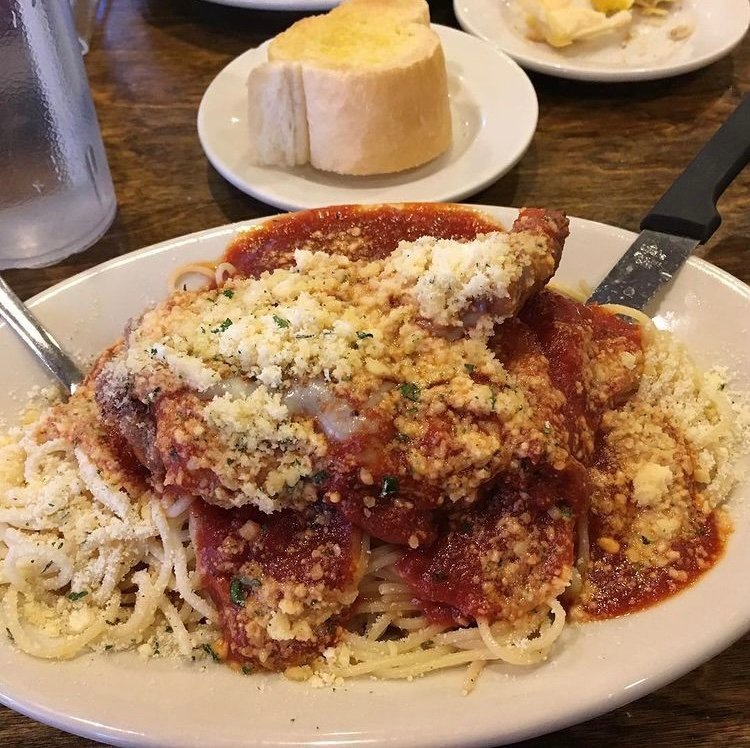 Happy Friday, y'all! Savor the deliciousness of the ultimate comfort food, Veal Parmesan.

#Mandinas #ComfortFood #VealParm #NOLAdining #NOLAeats #TGIF