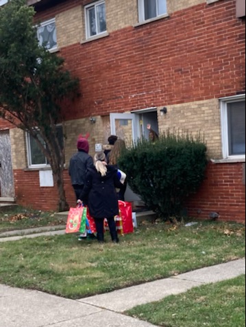 crest_5's tweet photo. Our Students from Barack Obama Learning Academy &amp; Jesse White Learning Academy enjoyed the Toy Give-Away and a visit from Santa.  Superintendent Dr. Spells along with the Board of Education &amp; staff would like to wish everyone a safe and Happy Holiday!!!! https://t.co/XQPxAjOBMK