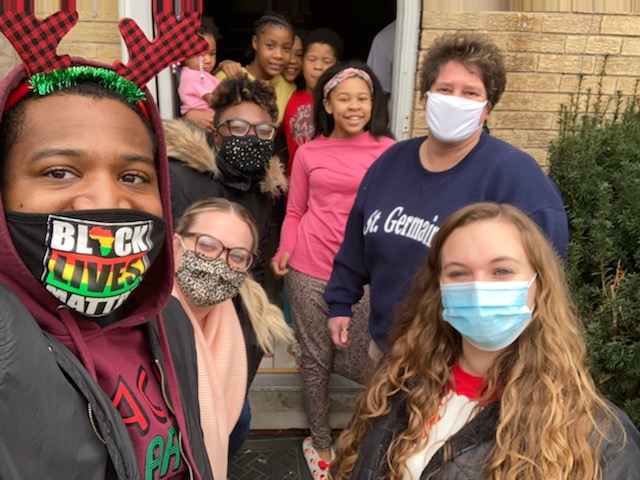 crest_5's tweet photo. Our Students from Barack Obama Learning Academy &amp; Jesse White Learning Academy enjoyed the Toy Give-Away and a visit from Santa.  Superintendent Dr. Spells along with the Board of Education &amp; staff would like to wish everyone a safe and Happy Holiday!!!! https://t.co/XQPxAjOBMK