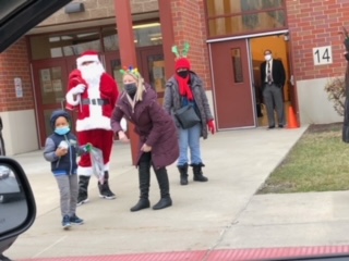 crest_5's tweet photo. Our Students from Barack Obama Learning Academy &amp; Jesse White Learning Academy enjoyed the Toy Give-Away and a visit from Santa.  Superintendent Dr. Spells along with the Board of Education &amp; staff would like to wish everyone a safe and Happy Holiday!!!! https://t.co/XQPxAjOBMK