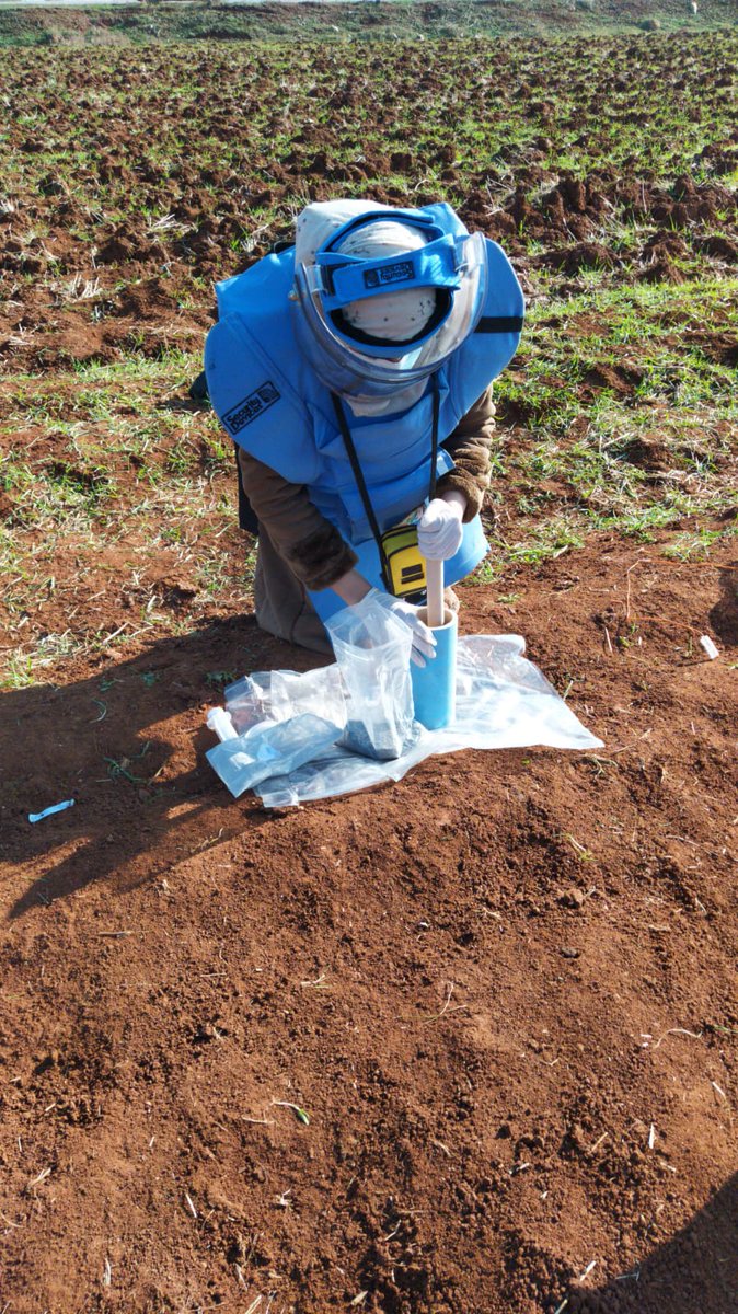 imfad_tr's tweet photo. iMFAD, insanların daha güvenli bir ortamda yaşayabilmesi için Suriye’nin Kuzeybatısında çalışmalarına devam ediyor.  
iMFAD continues to work hard for a safer environment in NW Syria. A UXOs found in the field disposed by iMFAD today. https://t.co/ziuLhMc9XM