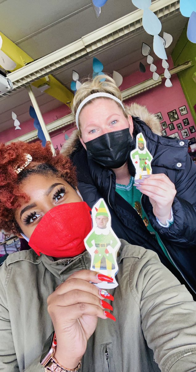 When we hear there’s a competition we’re here at 6am to win! We found our elves <a href="/mrsmason2019/">Mrs. Mason</a> #dreamteam <a href="/courtwrightmr/">Michael Courtwright</a> <a href="/DPrincipalCWM/">Christopher McNeil-Ed.D</a> <a href="/MrsPacilio/">Jaime Pacilio</a> <a href="/lhmarrero/">Lori Marrero</a> #allthingsknox