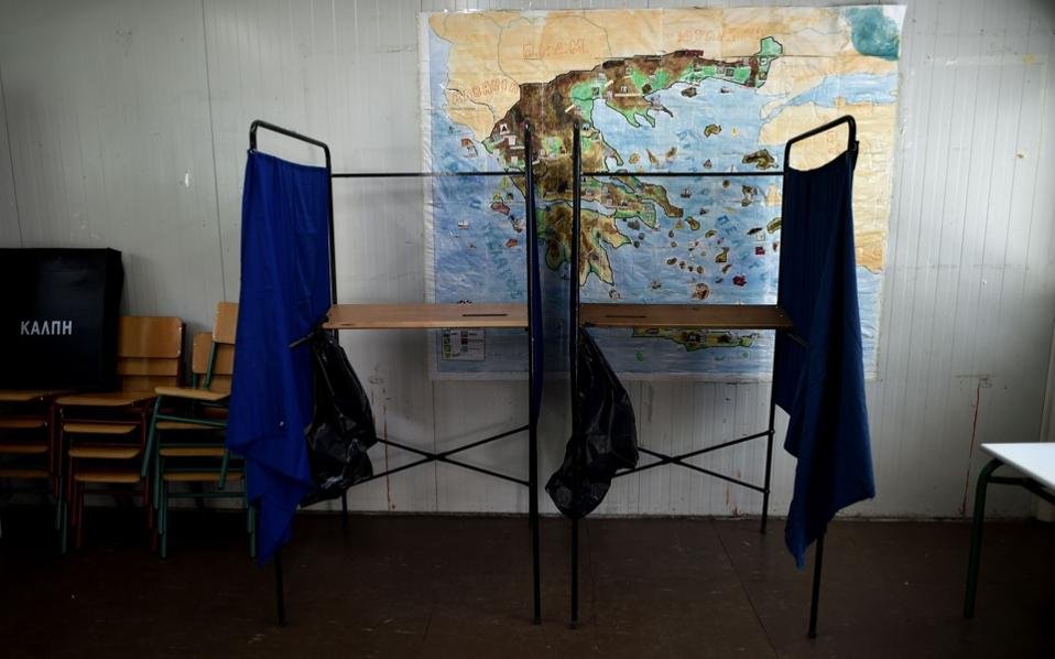 📢NEW ARTICLE!!!

'Two-partyism Reloaded: Polarisation, Negative Partisanship, and the Return of the Left-right Divide in the Greek Elections of 2019' by <a href="/etsats/">Manos Tsatsanis</a>  <a href="/efteperoglou/">Eftichia Teperoglou</a> &amp; <a href="/ASeriatos/">Angelos Seriatos</a>  is now online.

Hurry up... 50 copies free to access here 👇

tandfonline.com/eprint/MXCAKST…