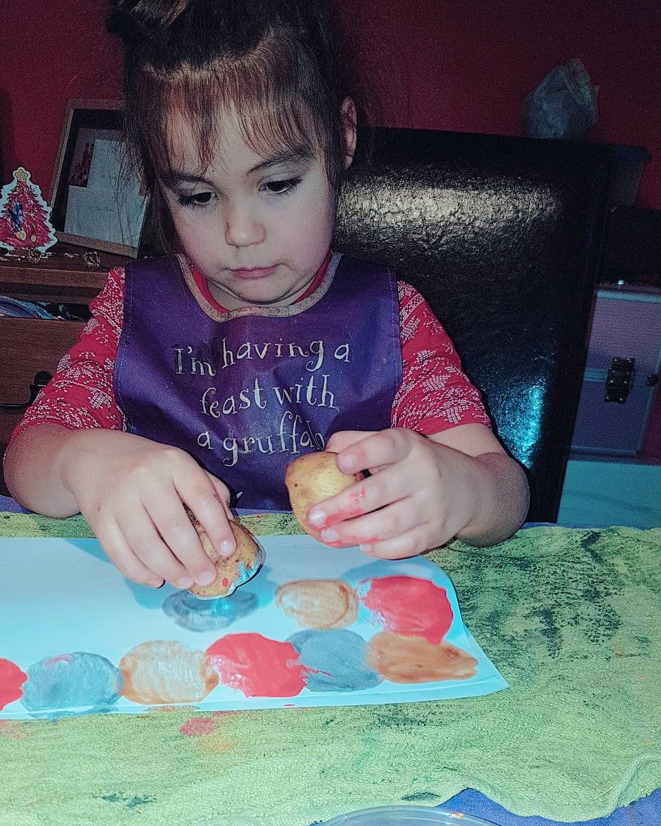 OriginalSHunter's tweet photo. @CwmbachPri Effie's pop up stinky sprout Christmas card. Effie used a potato as a stamp to repeat colour patterns. https://t.co/O3WZmruGR5
