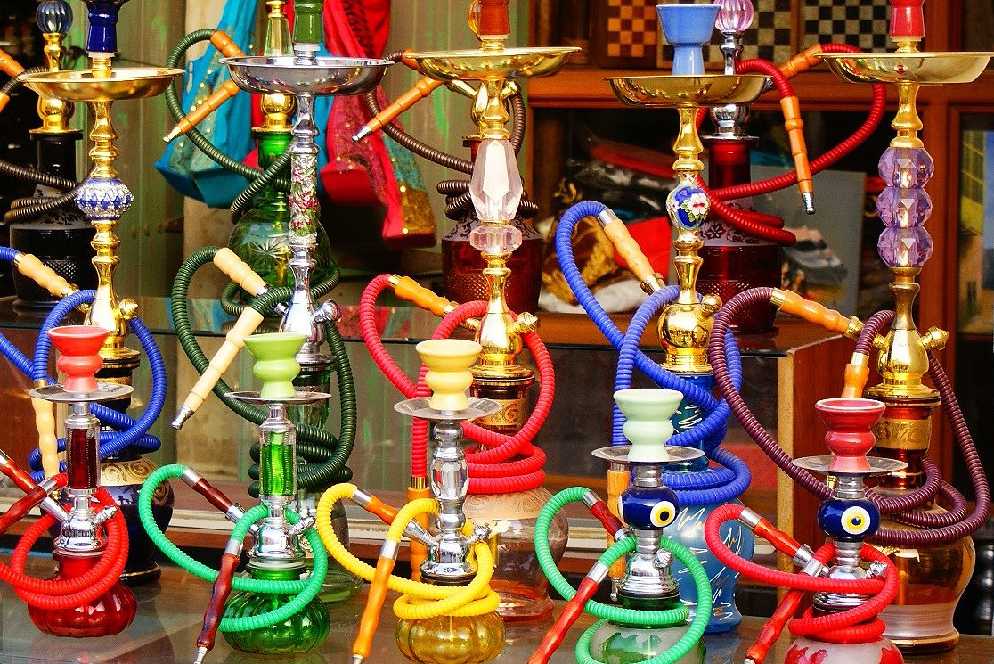 Illegale shishalounge in bedrijfspand opgerold door politie in Lijnden..