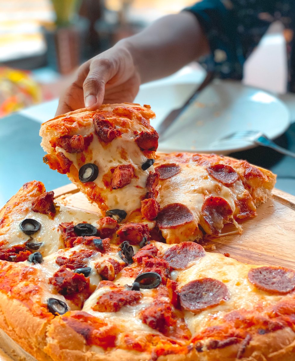 laverapizzeria's tweet photo. Wishing you the Fridayest Friday that youβve ever Fridayed ππ₯°
#HappyFriday
#ThickCrust #Boava #Pepperoni https://t.co/wx1W3HT0AO