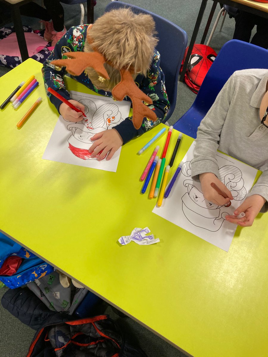 missblyth1's tweet photo. This morning we studied the work of artists like Roy Liechtenstein and Andy Warhol and created our own Pop Art Santas! https://t.co/jGBsYLj6Vx