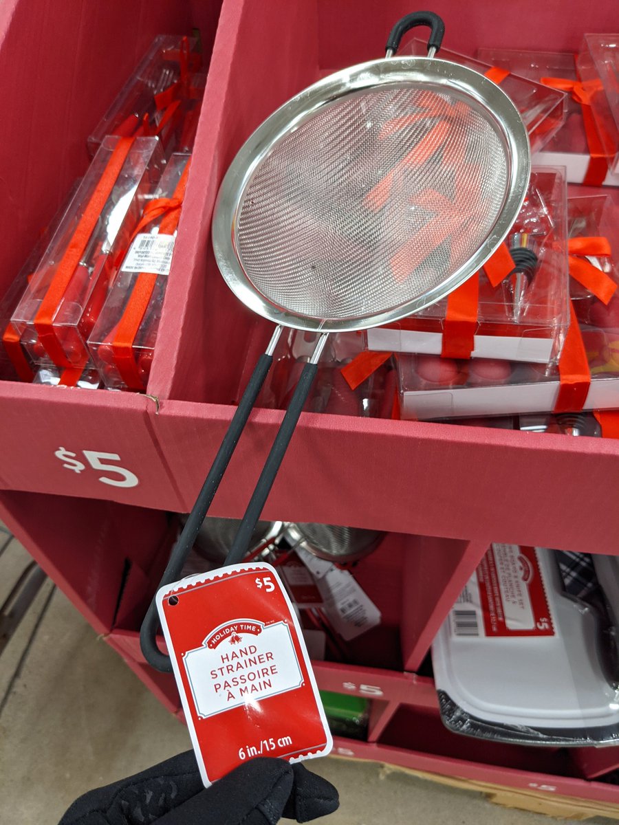 un__owen's tweet photo. You know what makes me feel incredibly festive? A holiday hand strainer #Christmas https://t.co/cStLxzgiEV